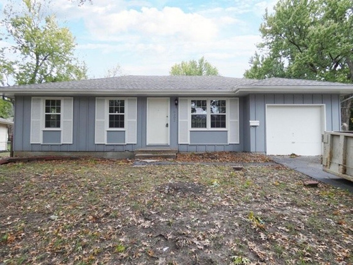 Primary Photo - Updated 3 bed/2 Bath KCMO Home available i...