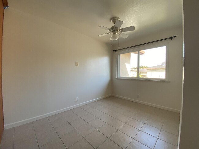 Foto del edificio - 1373 Phelps Ave