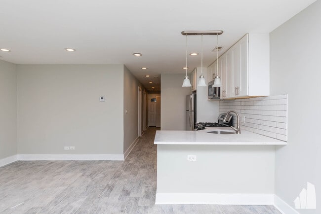 Building Photo - 2437 N Ashland Ave