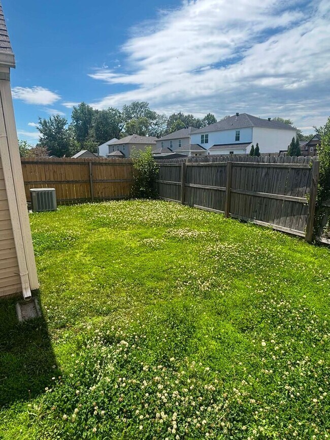 Foto del edificio - 2 Bed  2 Bath Attached Garage Heartland Neighborhood