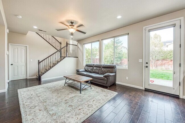 Foto del edificio - 2450 E Oakmont Ave