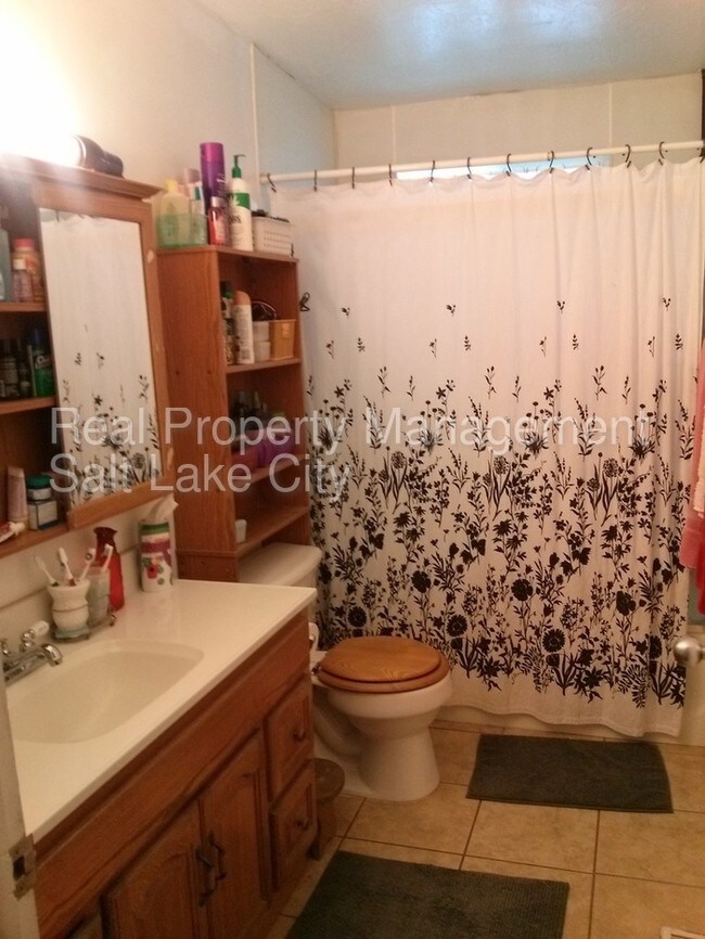 Building Photo - 3171 S Meadowlark Dr