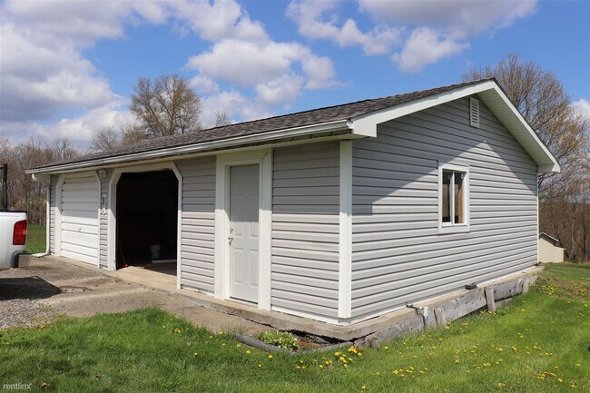Building Photo - 4 br, 3.5 bath House - 801 County Road 41 0