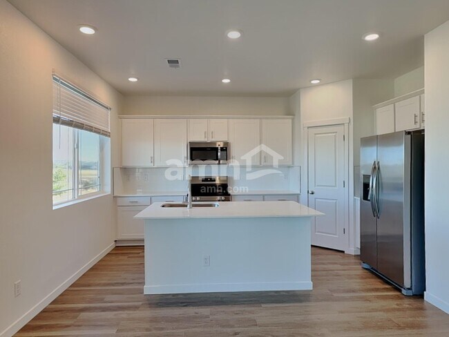 Building Photo - 26142 E Calhoun Pl