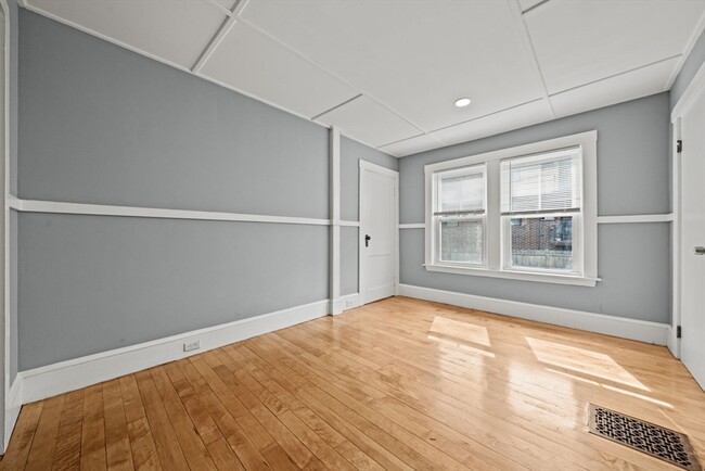 Building Photo - 24 Chestnut St