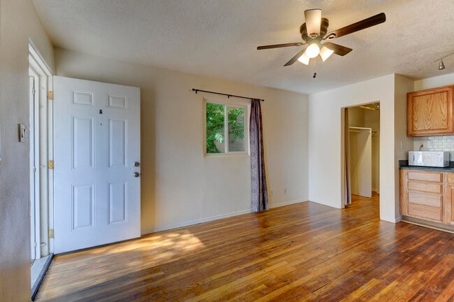 Building Photo - 306 Stanford Dr SE