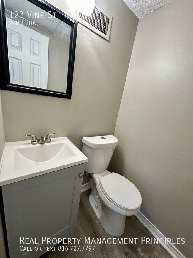 Building Photo - Recently Renovated 2 Bedroom, 2 Bathroom P...