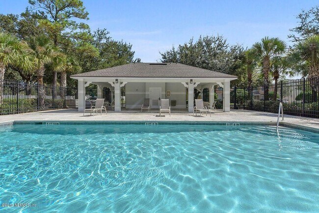 Building Photo - Gated Community close to the beaches!