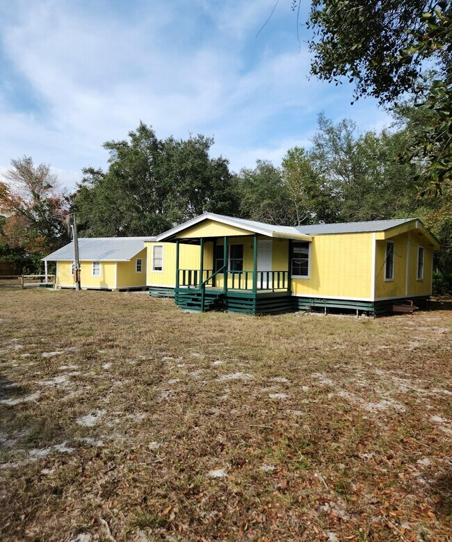 Foto del edificio - 890 Poinsettia Rd