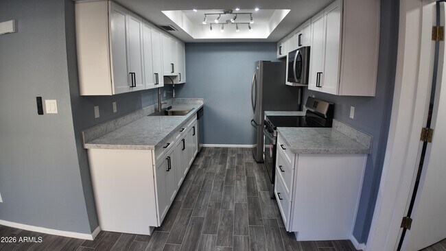 Foto del edificio - 1230 N 84th Pl