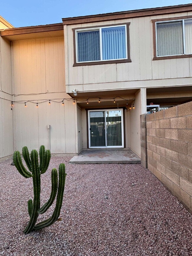 Building Photo - 7120 E Wilshire Dr