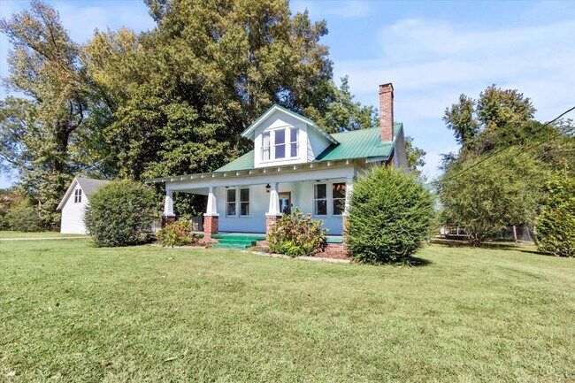 Foto del edificio - ASK ABOUT FREE RENT! Country Classic with Modern Convenience! Low maintenance!