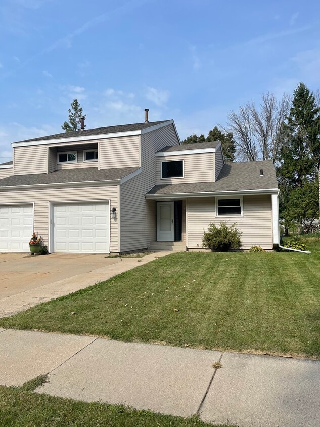 Primary Photo - 808 E Sylvan Ave
