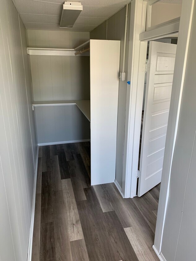 Amplio vestidor - 609 Grant St