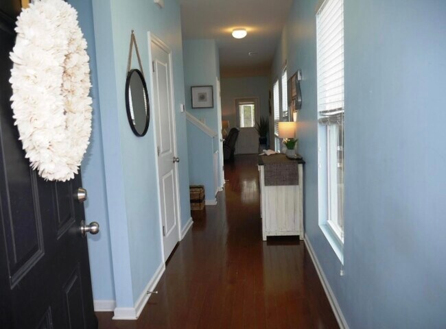 the entrance - 185 Olde Towne Way