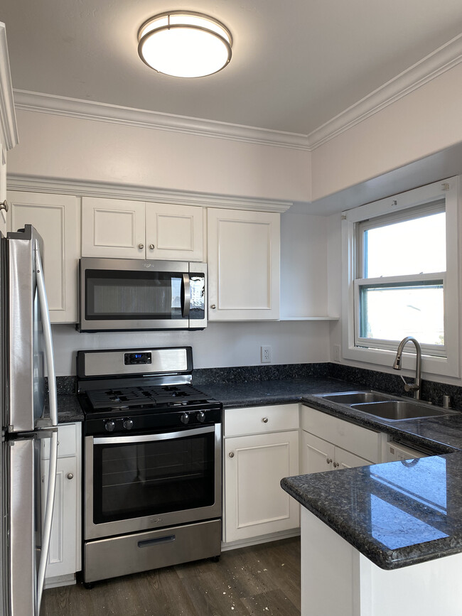 Extendable kitchen faucet! - 358 22nd St