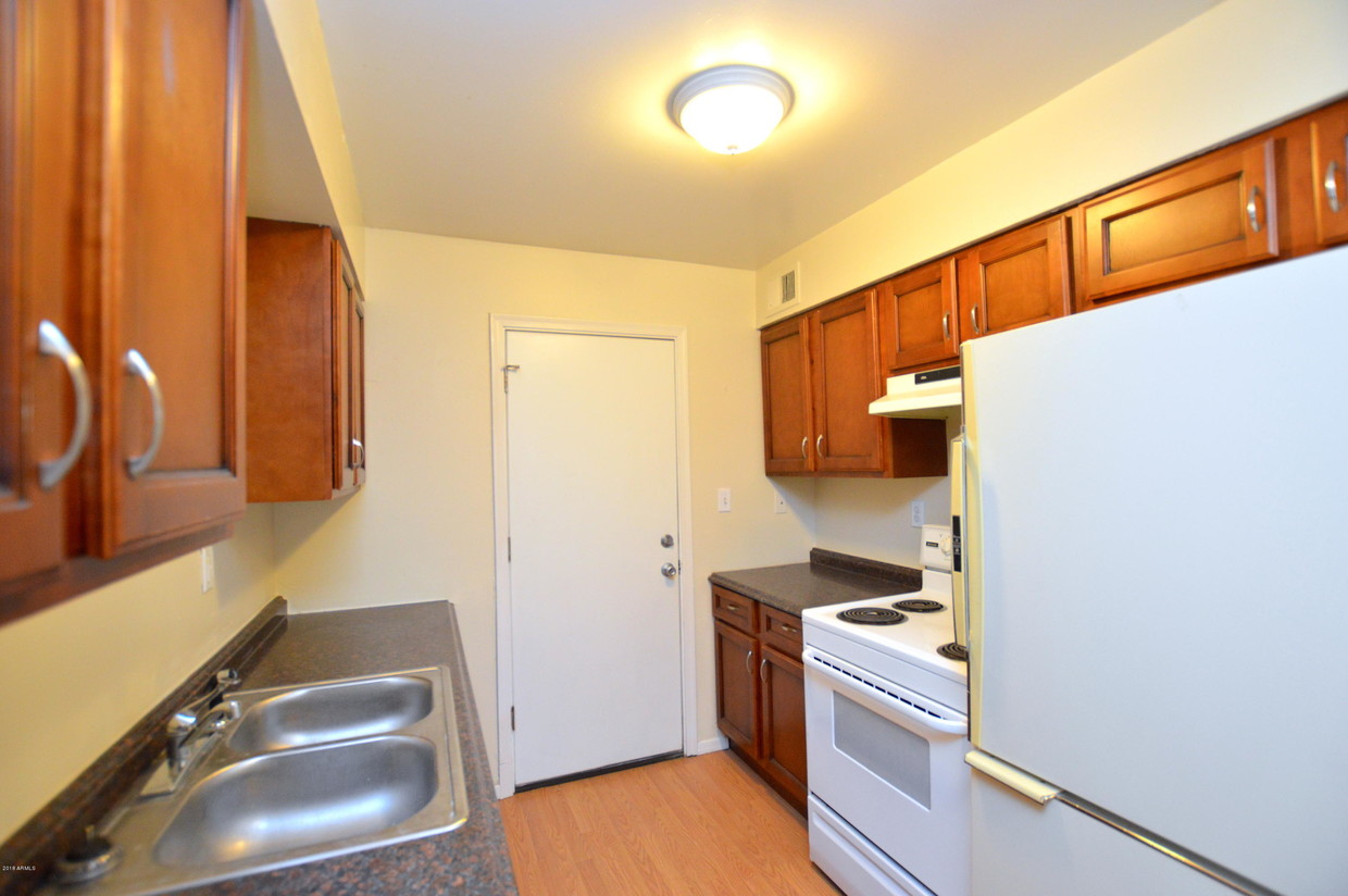 Primary Photo - 1204 W 5th St
