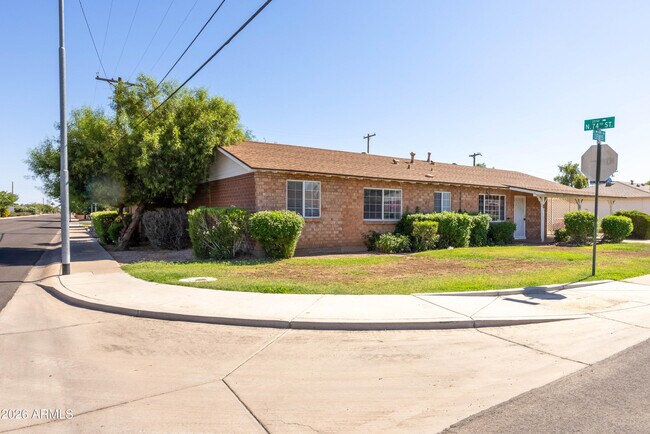 Foto del edificio - 7337 E Lewis Ave