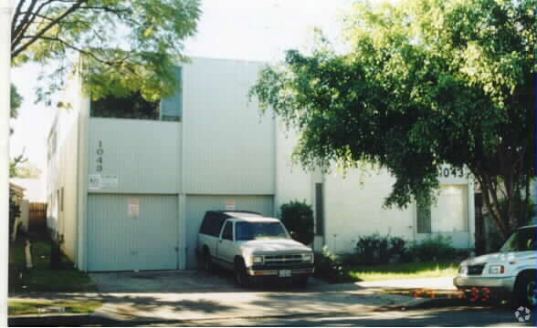 Building Photo - 1043 Newport Ave