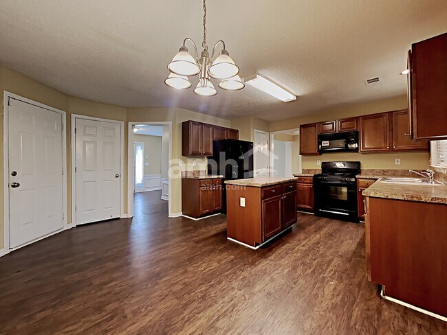 Foto del edificio - 3472 Chastain Glen Ln NE