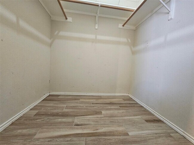 Foto del edificio - 8506 Hillrock Dr