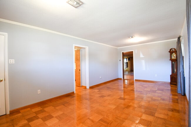 Foto del edificio - 3717 Bixler St