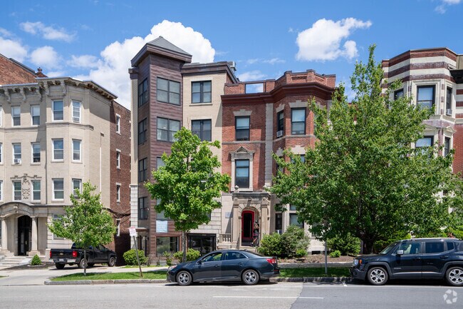 Building Photo - 461 Park Dr