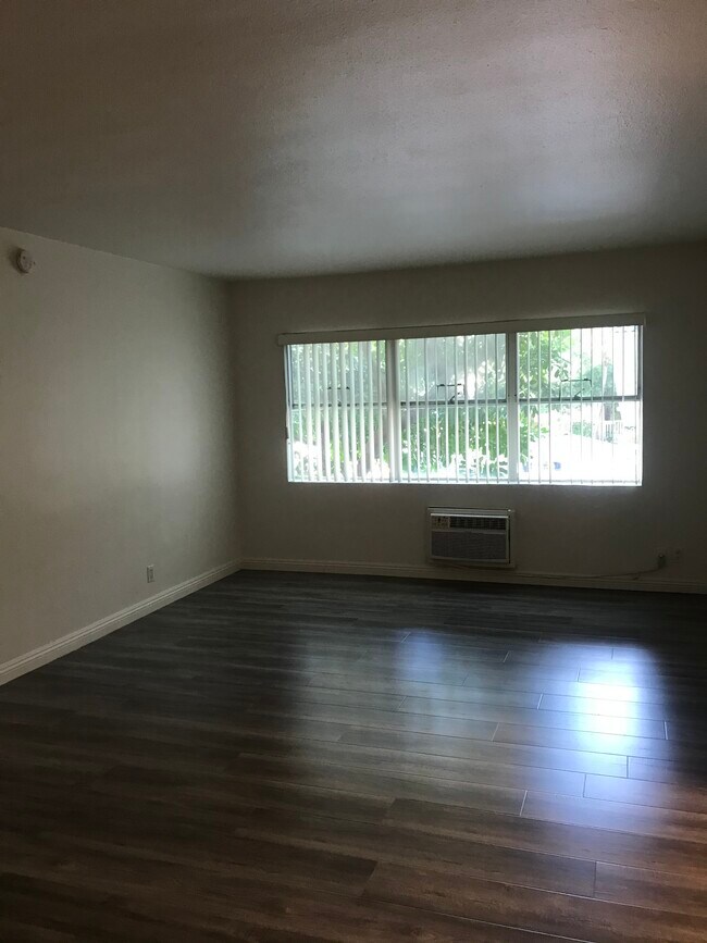 Foto del edificio - 1801 Grace Ave