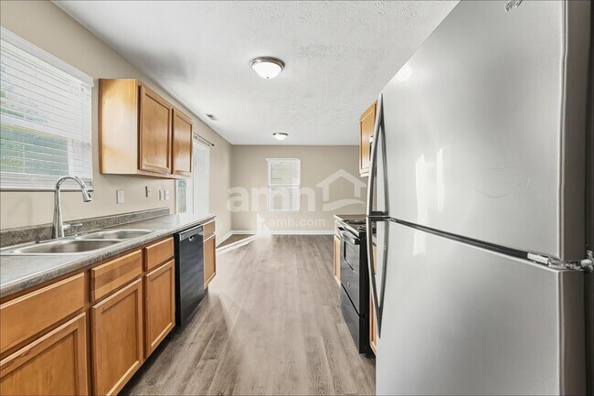 Foto del edificio - 3457 Black Forest Ln
