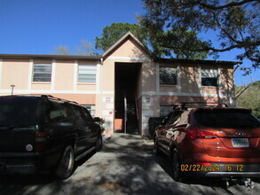 Building Photo - 4125 Pinewood Dr NE