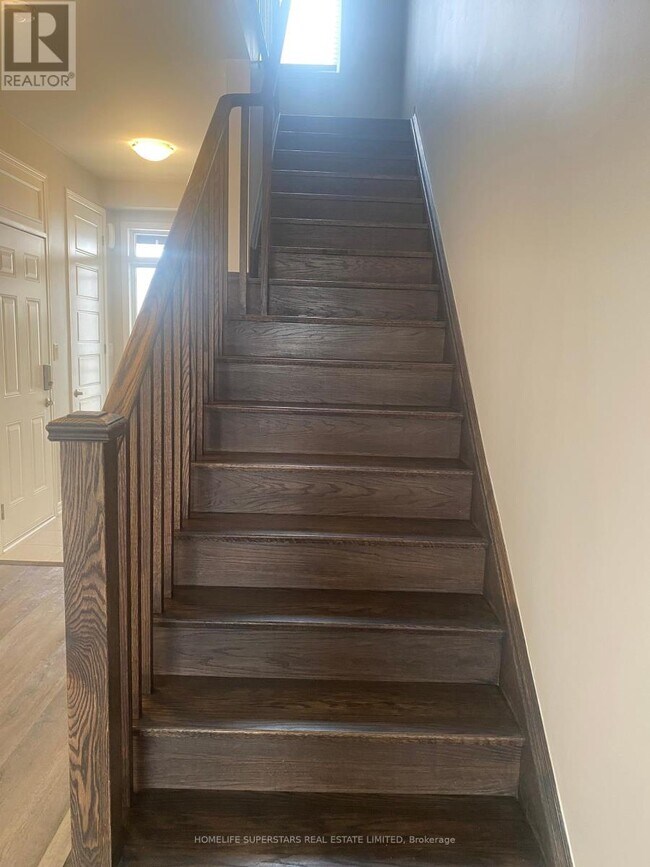 Photo du bâtiment - 975-975 Whitlock Ave