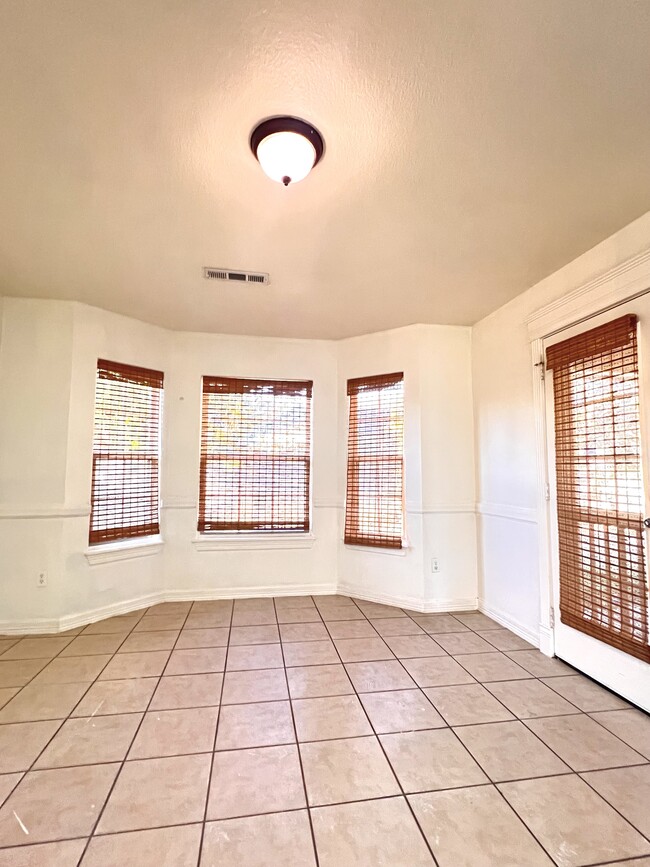 Dinning Room - 5715 W Stoney Creek Dr