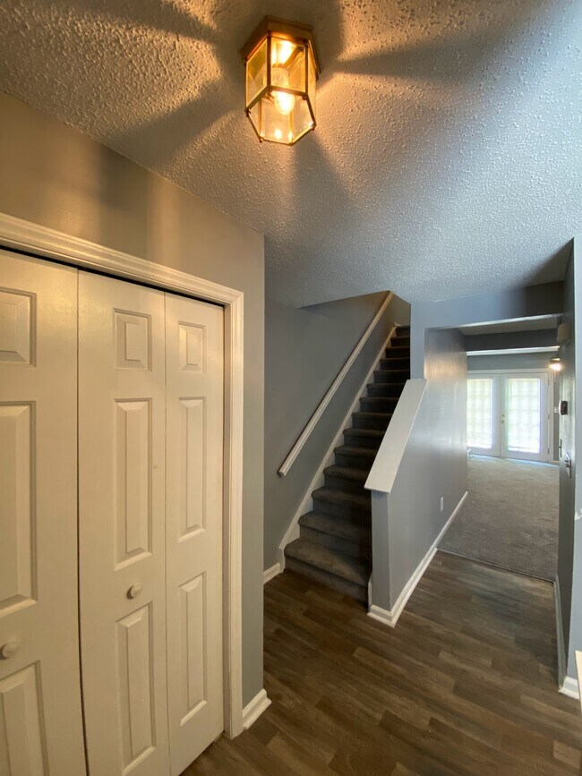 Entrada en el nivel principal - 541 Lex Dr