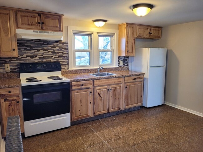 Building Photo - 212 N Queen St