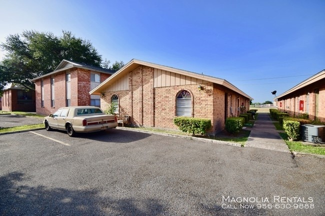 Building Photo - 300 E Upas Ave