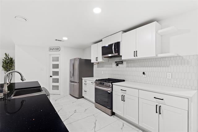 Foto del edificio - 1403 Carriage Ln