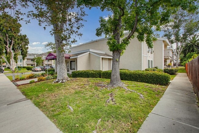 Building Photo - 512 Sandalwood Pl