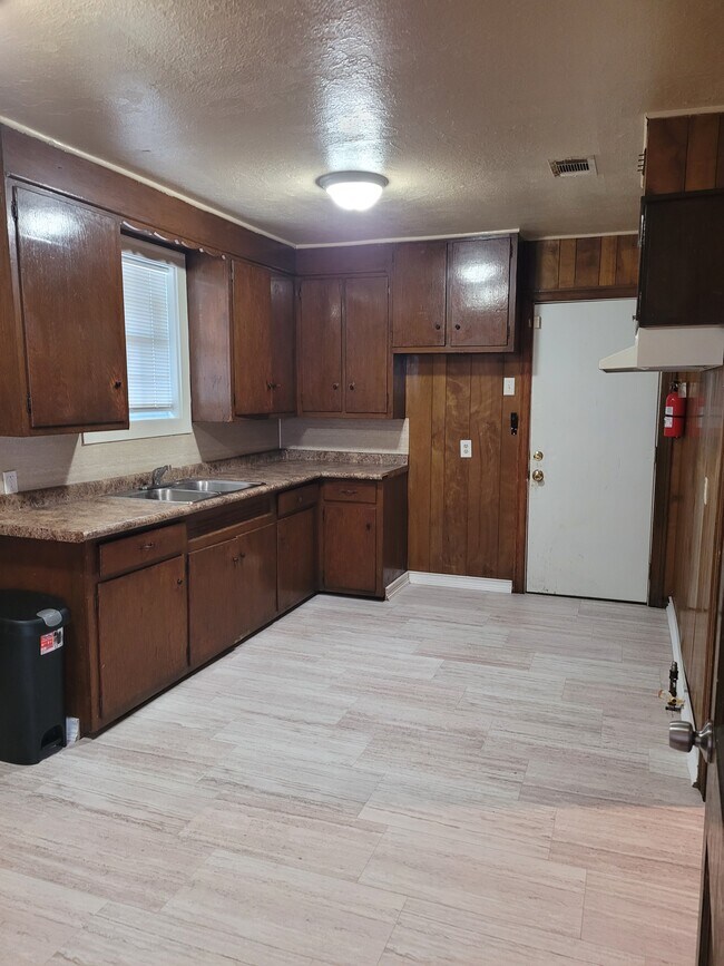 Foto del edificio - 4374 Monroe Ave