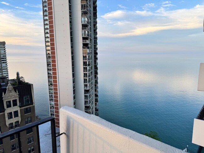 Foto del edificio - 6033 N Sheridan Rd
