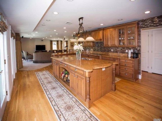 Foto del edificio - 1015 Cedar Swamp Rd