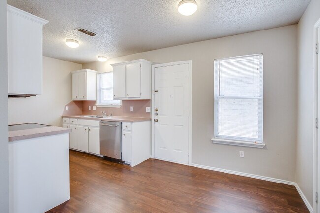 Building Photo - Updated 2/1/1 near LCU!