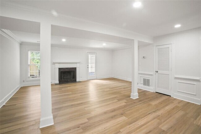 Building Photo - 460 Forestgate Ct