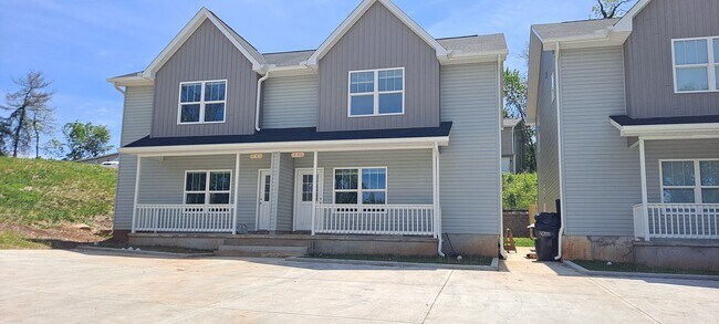 Foto del edificio - 9119 Cedarpark Ln NW