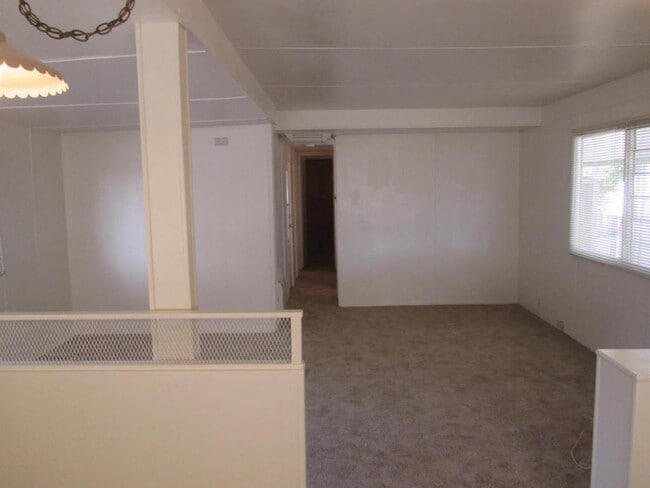 Foto del edificio - 1074 W Johnston Ave