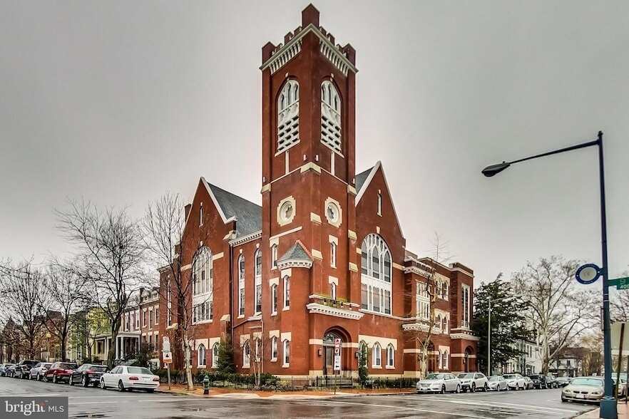 Foto principal - 819 D St NE