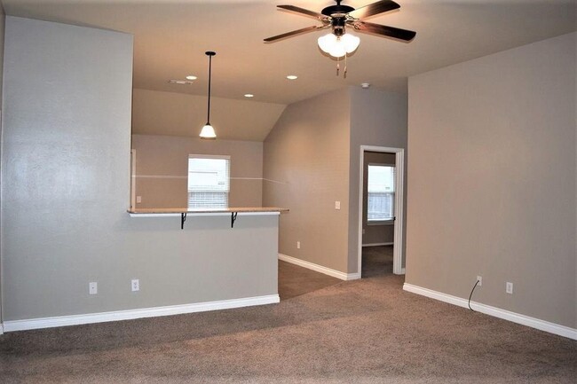 Building Photo - Perfect home in Piedmont School District