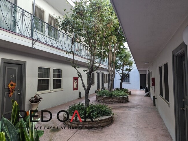 Foto del edificio - 615 N Rossmore Ave