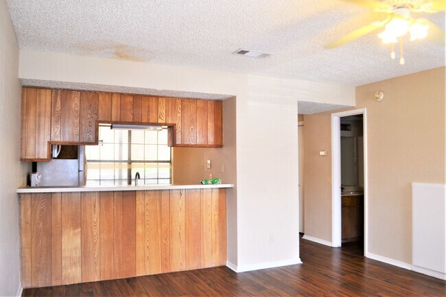 Foto del edificio - 1251 Dallas Drive
