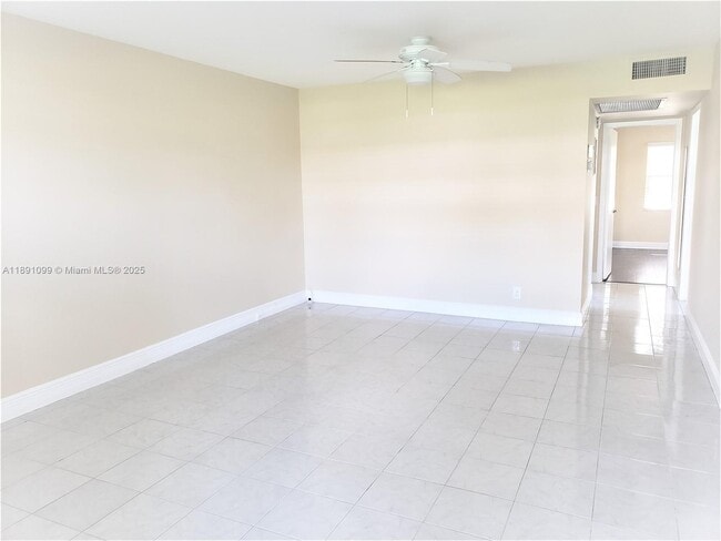 Building Photo - 98 Fanshaw C