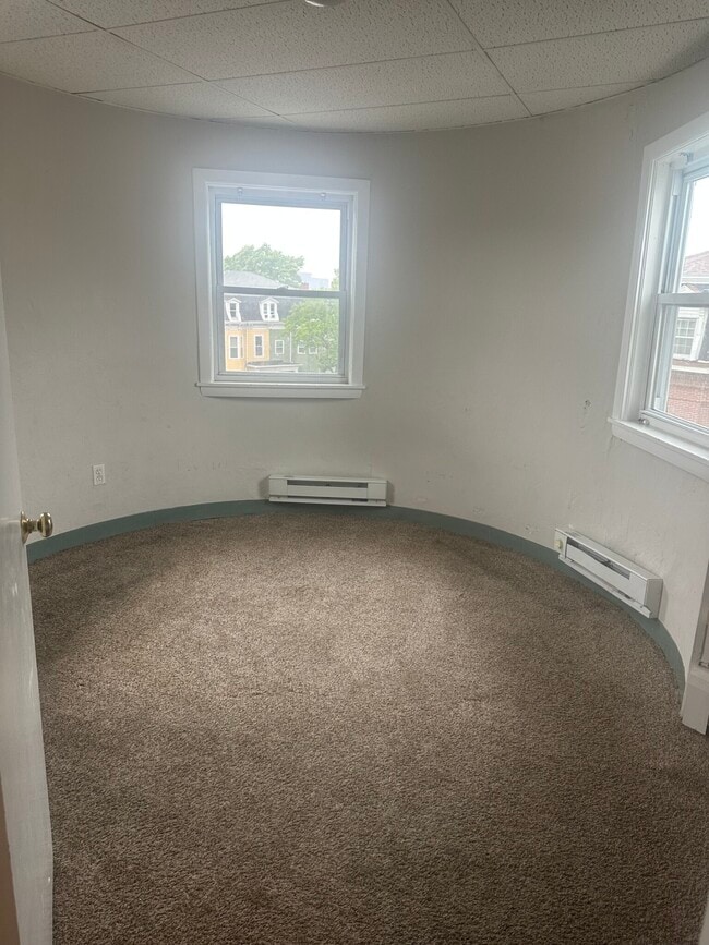 Building Photo - 10 Marion St